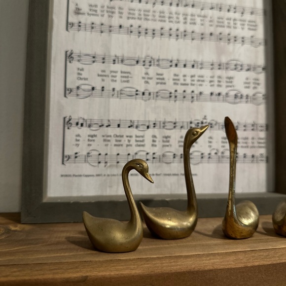 4 Mini Brass Swans - Picture 3 of 4